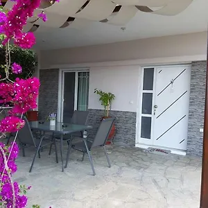 Apartament Ianos, Nea Skioni